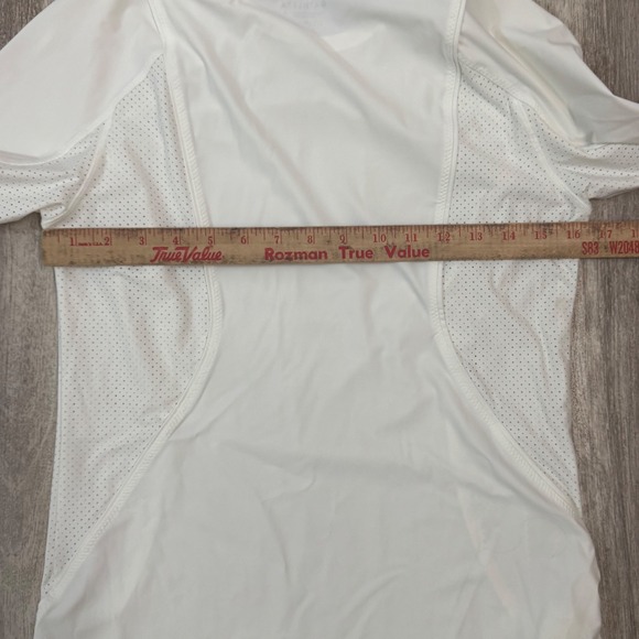 Athleta Pacifica II Size M Long Sleeve Top Perforated Mesh Panels Thumbholes - Picture 6 of 8